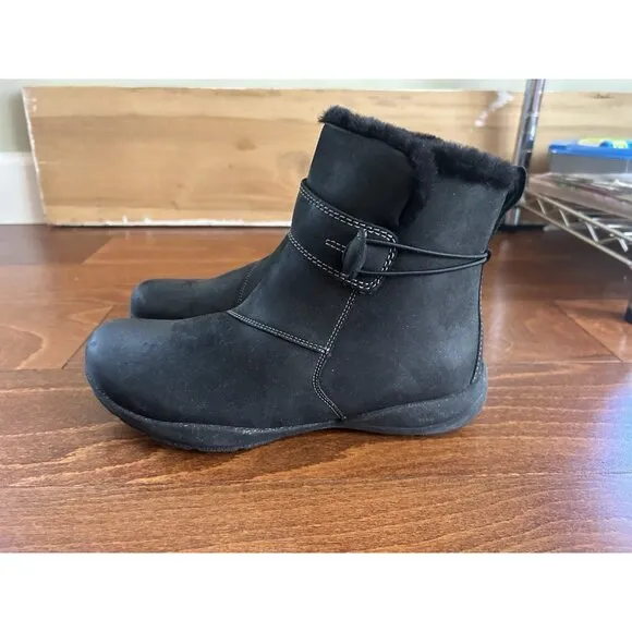 Clarks Women's Roseville Waterproof Ankle Boot Black Leather Size Zip 8 M NEW