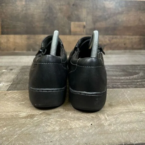 Clark’s Women’s Size 10 Cora Giny Loafers Black Leather Zip Up Slip On Shoes