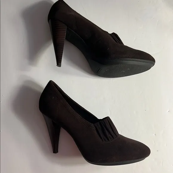Coach Women's Brown Suede Pumps