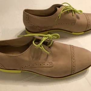 Cole Haan women's new tan Oxford casual shoes  size: 9.5B