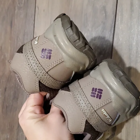 Columbia Womens  hiking sneakers outdoor shoes sz 7