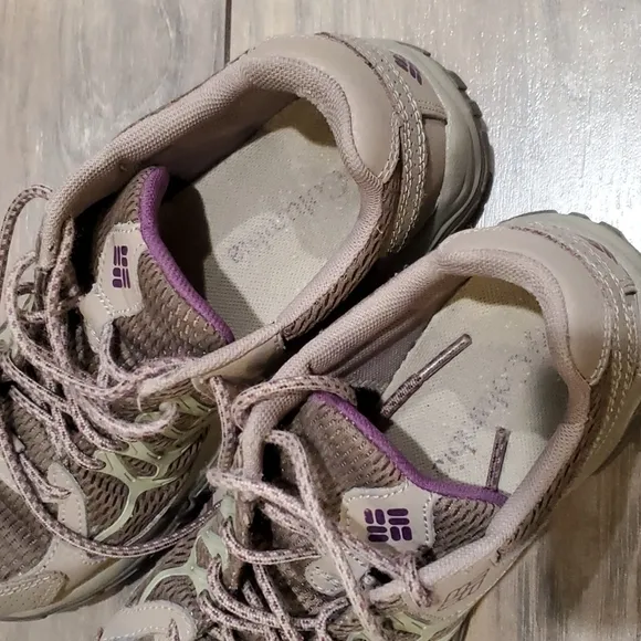Columbia Womens  hiking sneakers outdoor shoes sz 7