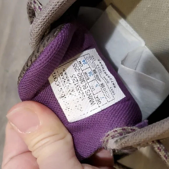 Columbia Womens  hiking sneakers outdoor shoes sz 7