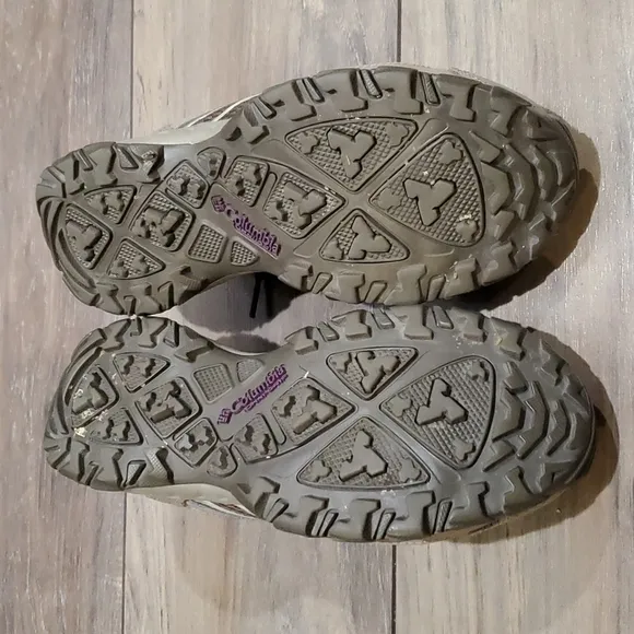 Columbia Womens  hiking sneakers outdoor shoes sz 7