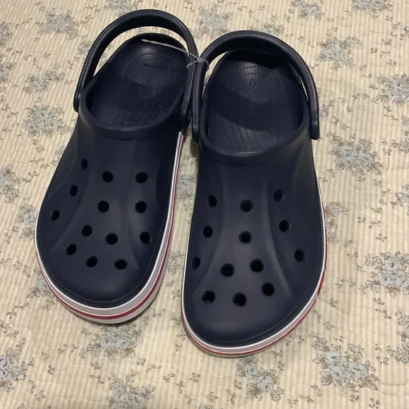 Crocs Men’s Size 10 NEW Navy Blue White Red Crocs on side Sporty &amp; Comfortable