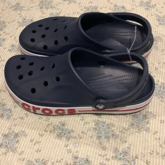 Crocs Men’s Size 10 NEW Navy Blue White Red Crocs on side Sporty &amp; Comfortable