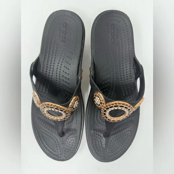 Crocs Sanrah Diamante Wedge Flip Sandal Thong Womens Size 8 Black Gold Comfort