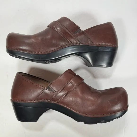 Dansko Solstice Brown Leather Slip On Clogs Women Size 8