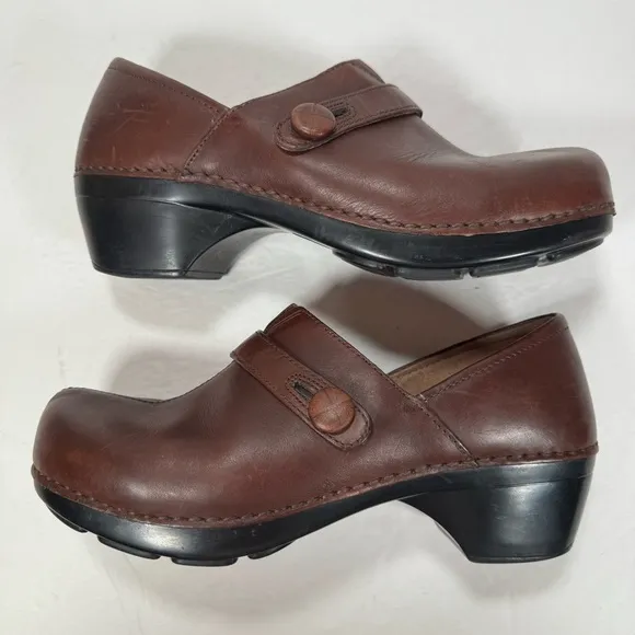 Dansko Solstice Brown Leather Slip On Clogs Women Size 8
