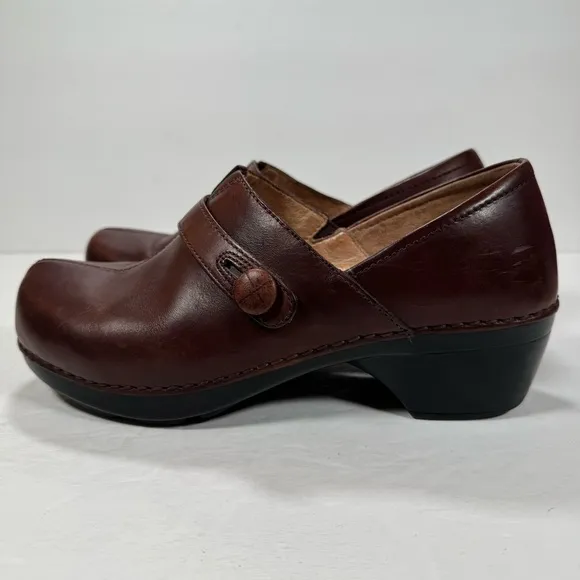 Dansko Solstice Brown Leather Slip On Clogs Women Size 8