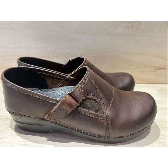Dansko Womens Brown Leather Clogs Shoes Slip on Size 37 or 6.5 to 7