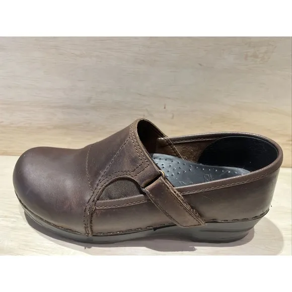 Dansko Womens Brown Leather Clogs Shoes Slip on Size 37 or 6.5 to 7