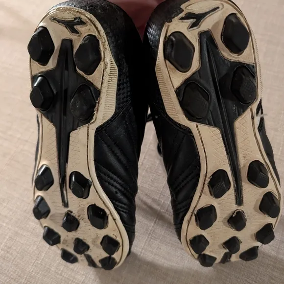 Diadora youth soccer cleats
