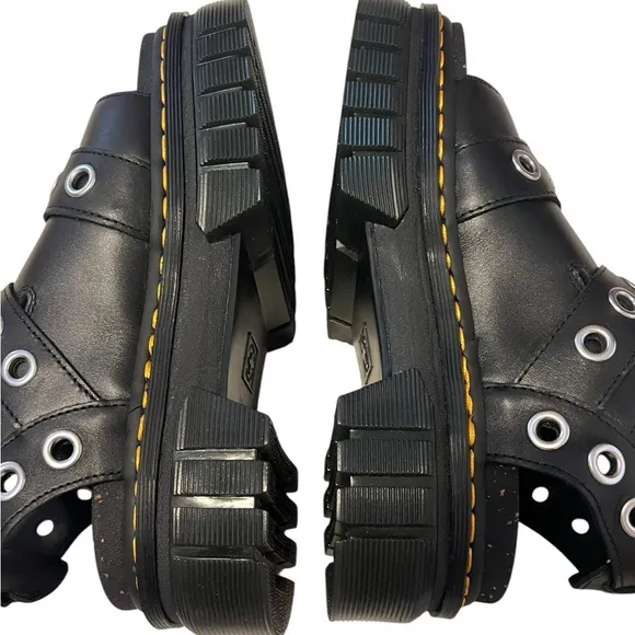 Dr Martens Black Leather womens   Shoes Size 8 new without tag
