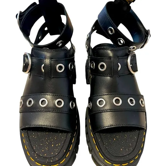 Dr Martens Black Leather womens   Shoes Size 8 new without tag