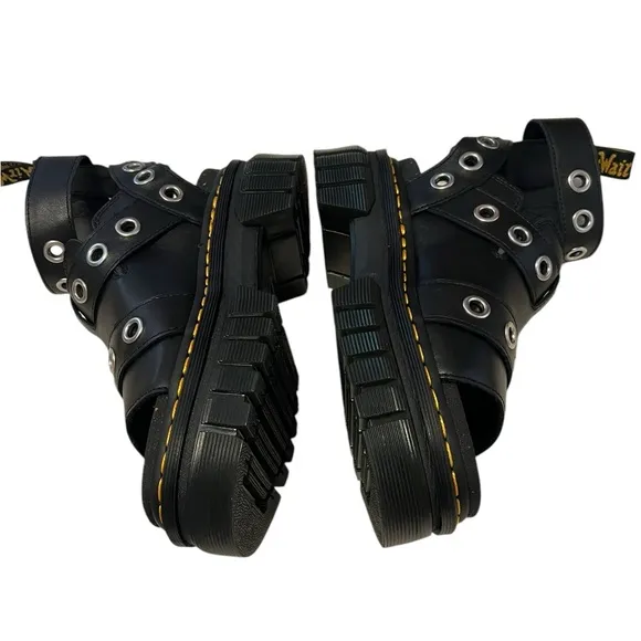Dr Martens Black Leather womens   Shoes Size 8 new without tag