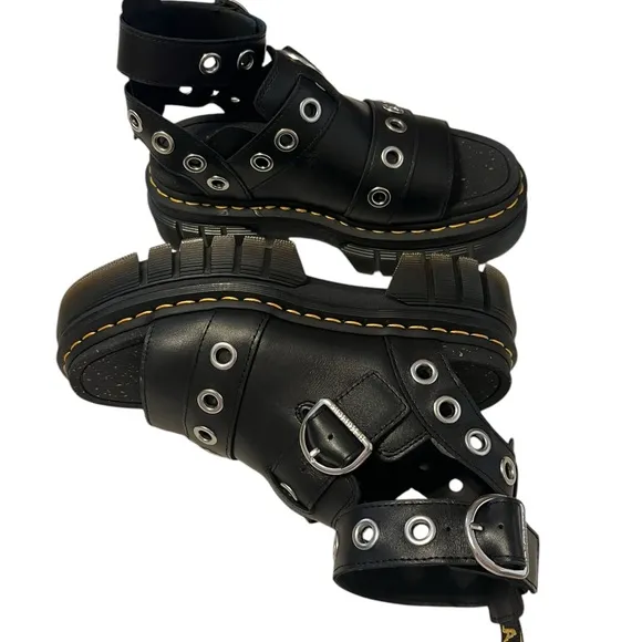 Dr Martens Black Leather womens   Shoes Size 8 new without tag