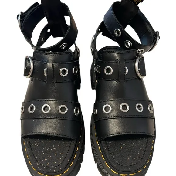 Dr Martens Black Leather womens   Shoes Size 8 new without tag