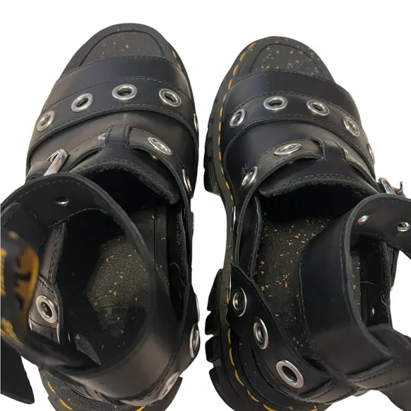 Dr Martens Black Leather womens   Shoes Size 8 new without tag