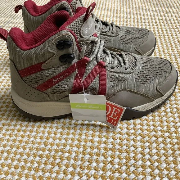 Eddie Bauer hiking men’s shoes 6.5 Wide. NWT
