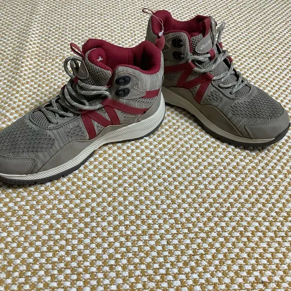 Eddie Bauer hiking men’s shoes 6.5 Wide. NWT