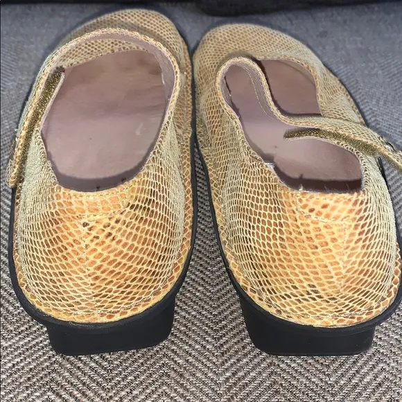EUC Alegria PAL - 708 leather Upper Shoes Size 37.