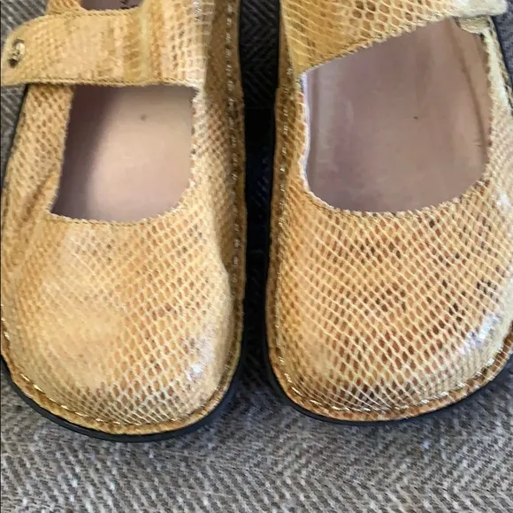 EUC Alegria PAL - 708 leather Upper Shoes Size 37.