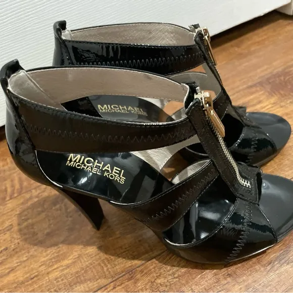 EUC Michael Kors T-Strap Sandal