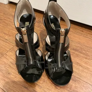 EUC Michael Kors T-Strap Sandal