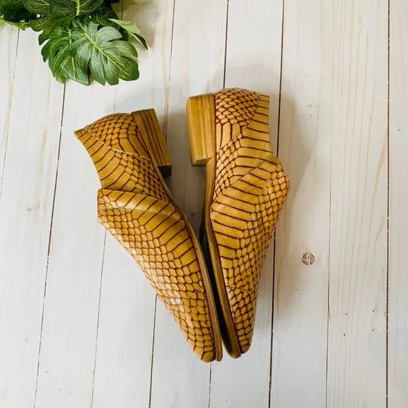EXCLUSIVE H&amp;M Tan Embossed Reptile Leather Flat Shoes Size 40
