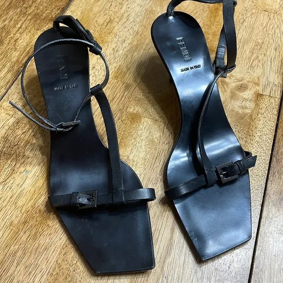 Fendi leather strap heel shoes size 39 1/2