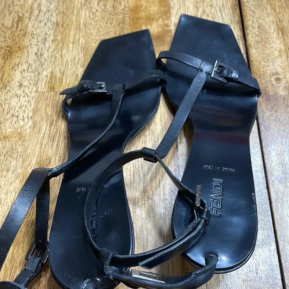 Fendi leather strap heel shoes size 39 1/2