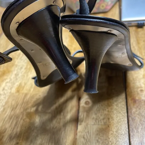 Fendi leather strap heel shoes size 39 1/2