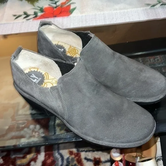 FLY London Suede Low Ankle Slip-on Shoes Sz 41 Gray Heeled bootie,US 10.5