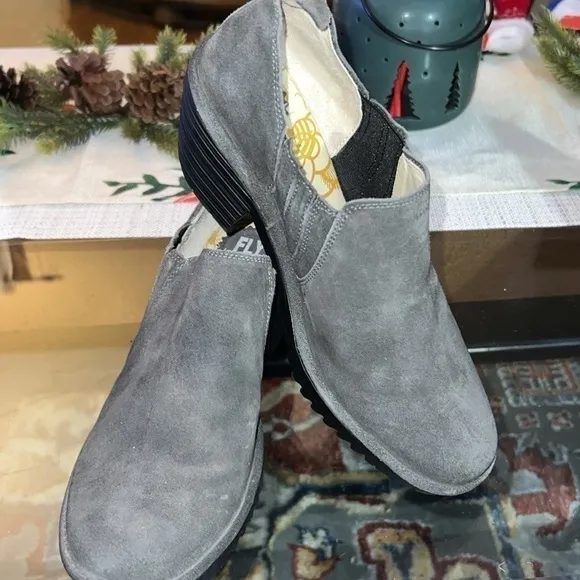 FLY London Suede Low Ankle Slip-on Shoes Sz 41 Gray Heeled bootie,US 10.5
