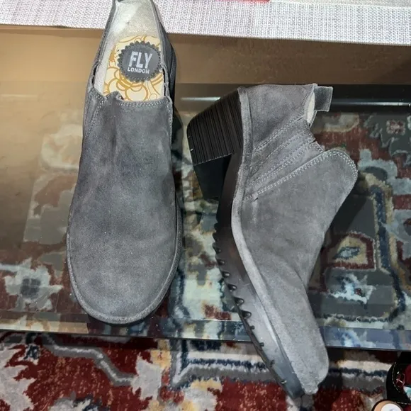 FLY London Suede Low Ankle Slip-on Shoes Sz 41 Gray Heeled bootie,US 10.5