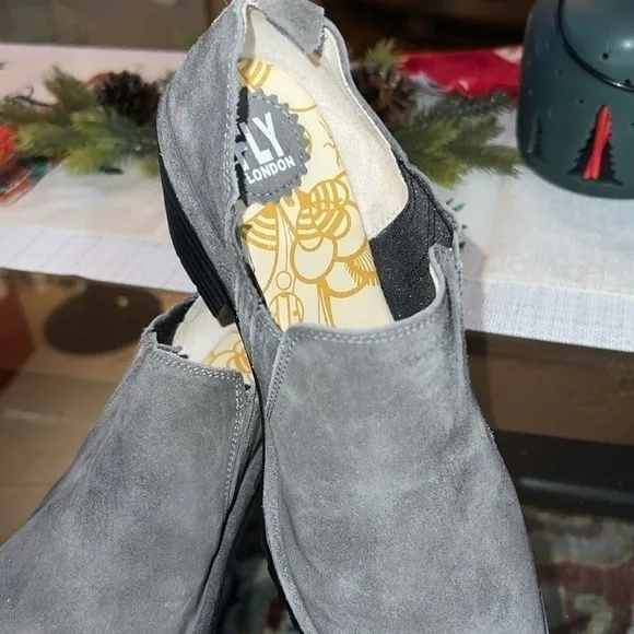 FLY London Suede Low Ankle Slip-on Shoes Sz 41 Gray Heeled bootie,US 10.5