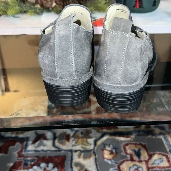 FLY London Suede Low Ankle Slip-on Shoes Sz 41 Gray Heeled bootie,US 10.5