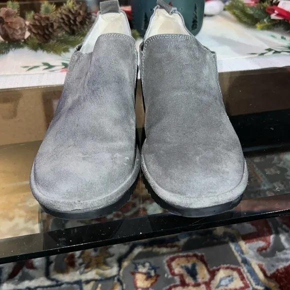 FLY London Suede Low Ankle Slip-on Shoes Sz 41 Gray Heeled bootie,US 10.5