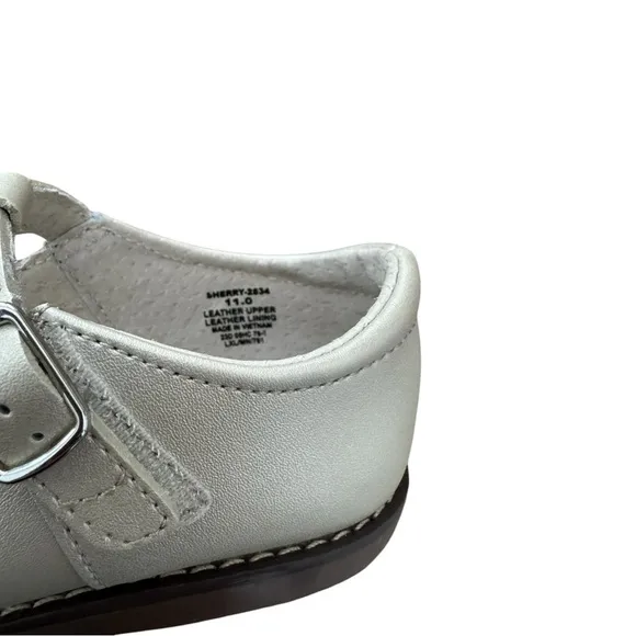 Footmates Sherry Pearl Pealirzed T-Strap Shoes 11