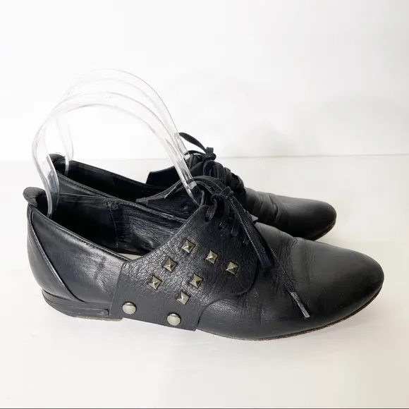 Freda Salvador Black Studded Leather Oxford Loafer CHANGE Shoes Size 6 US