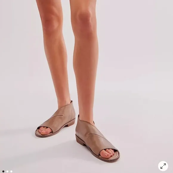 Free People Mont Blanc Brown Leather Sandals Summer Casual Vacation Sz 38 / 7.5