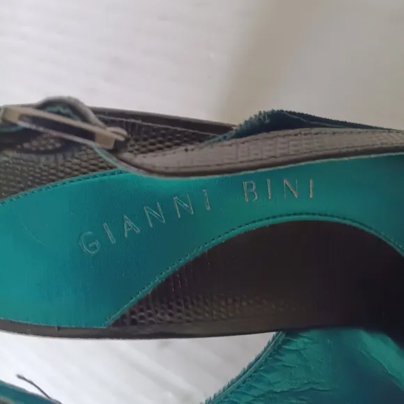 Gianni Bini Teal Black Leather and Velvet Slingback Strap Heel Pump Shoes Size 9