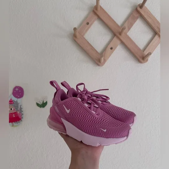 girls nike shoes
