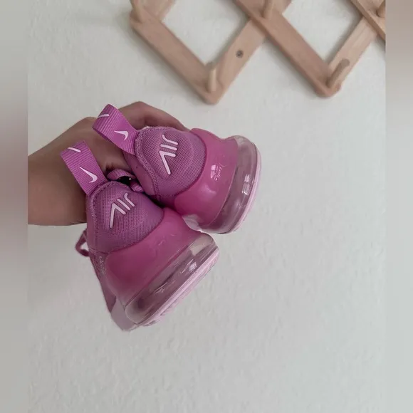 girls nike shoes