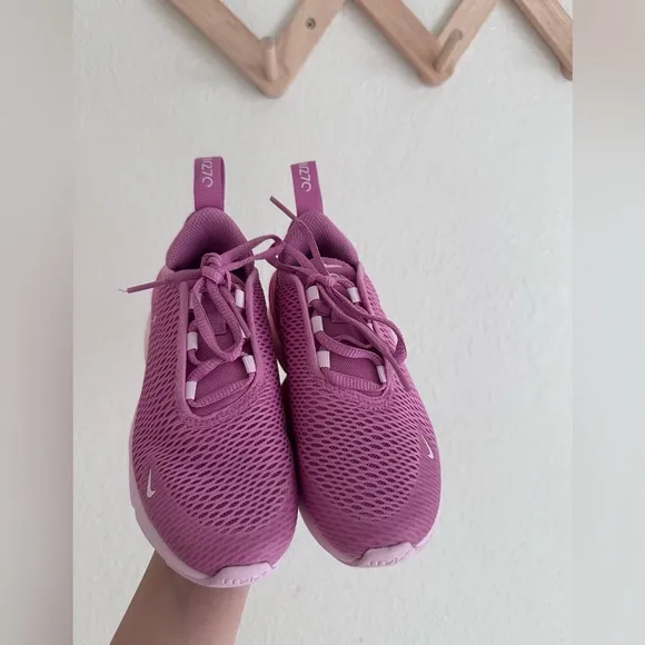 girls nike shoes