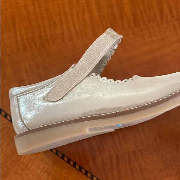 Girls Shimmering gold leather Mary Jane Shoes size 27 velcro closure