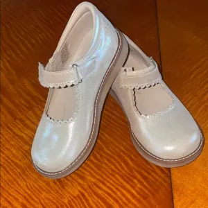 Girls Shimmering gold leather Mary Jane Shoes size 27 velcro closure