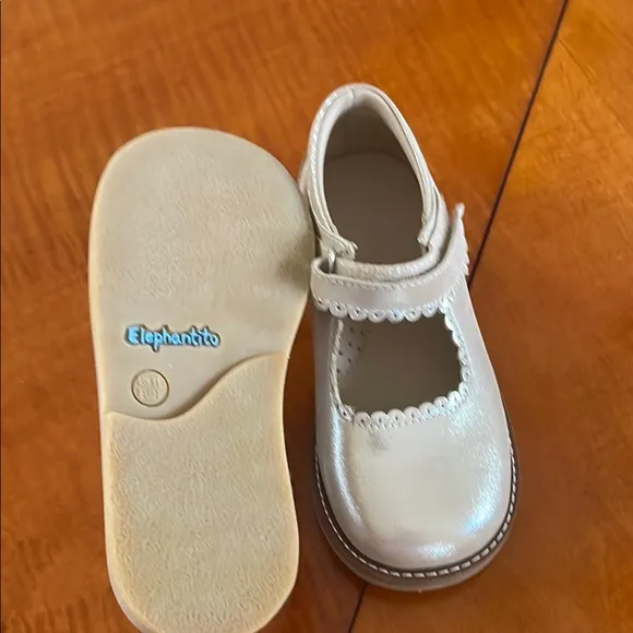 Girls Shimmering gold leather Mary Jane Shoes size 27 velcro closure
