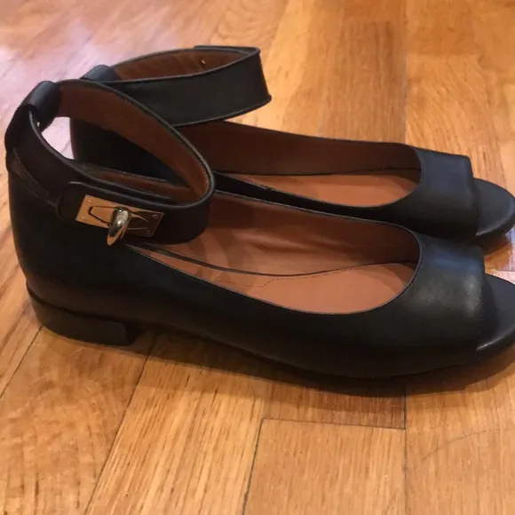 Givenchy black leather shark strap